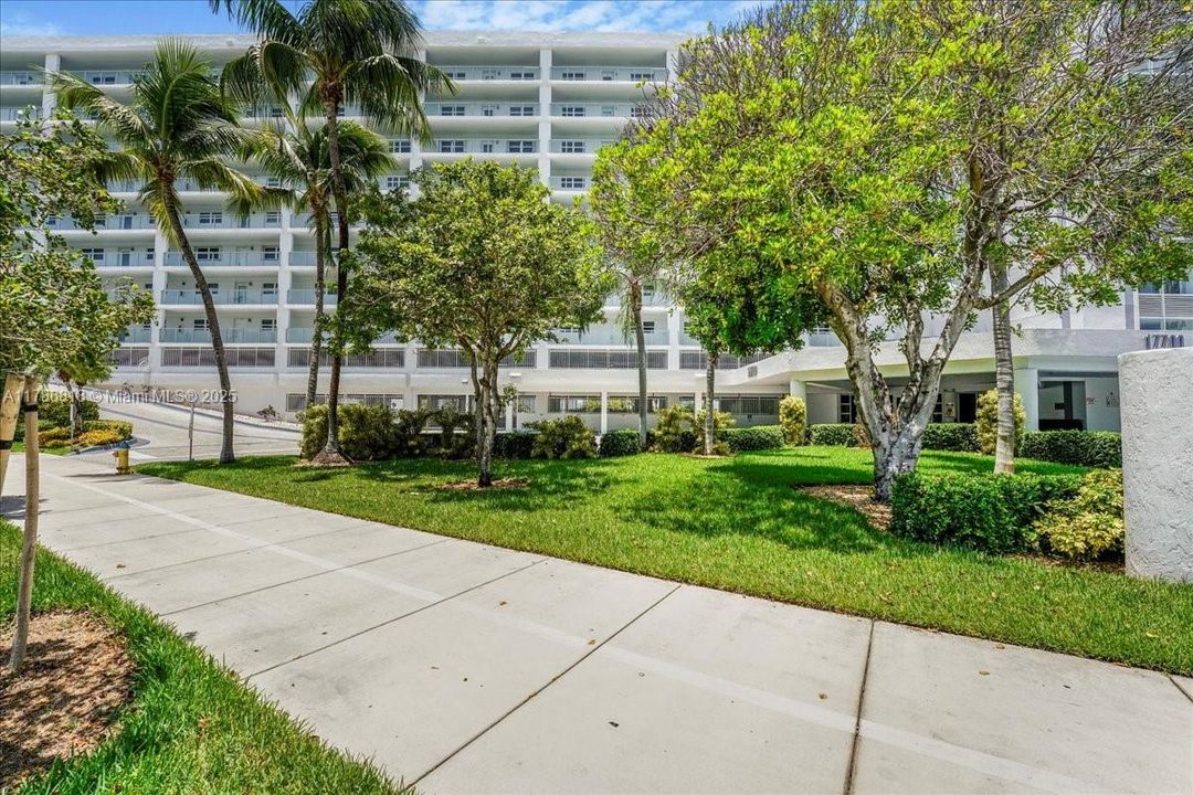 Recently Rented: $3,500 (2 beds, 2 baths, 1300 Square Feet)