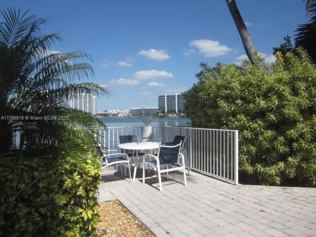 Recently Rented: $3,500 (2 beds, 2 baths, 1300 Square Feet)