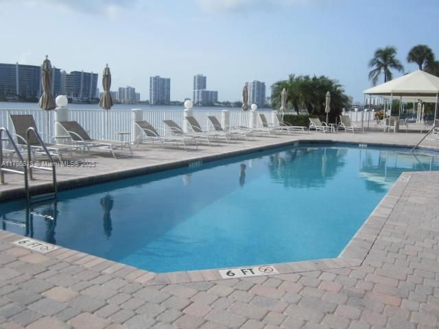 Recently Rented: $3,500 (2 beds, 2 baths, 1300 Square Feet)