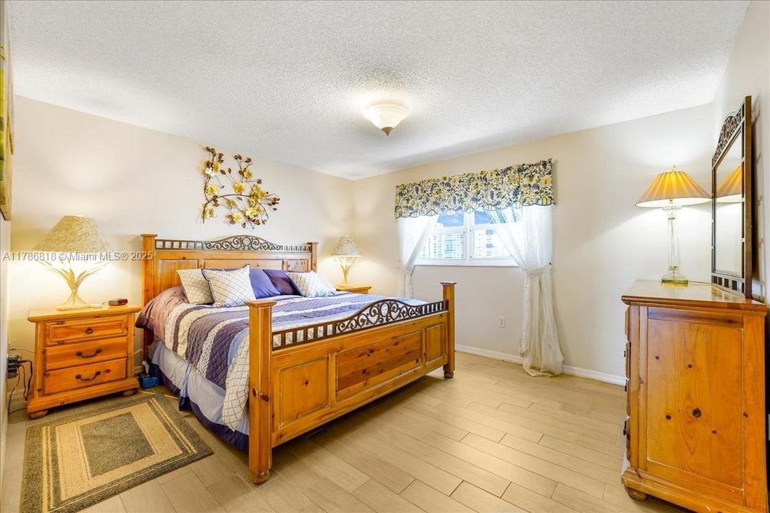 Recently Rented: $3,500 (2 beds, 2 baths, 1300 Square Feet)