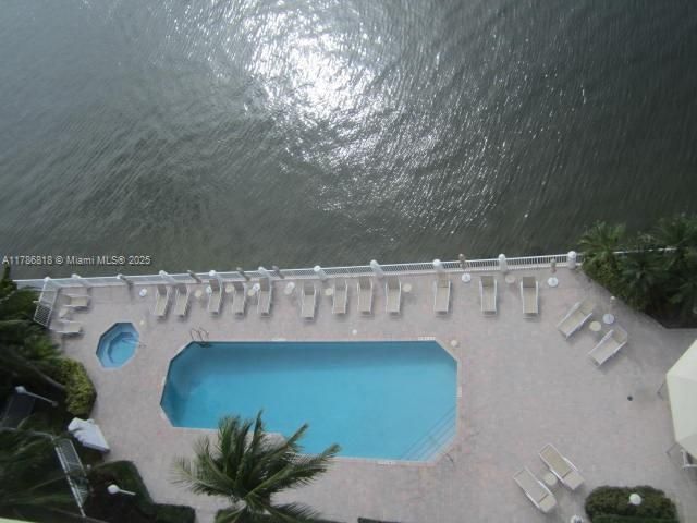 Recently Rented: $3,500 (2 beds, 2 baths, 1300 Square Feet)