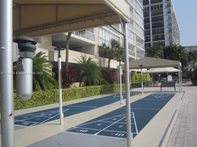 Recently Rented: $3,500 (2 beds, 2 baths, 1300 Square Feet)