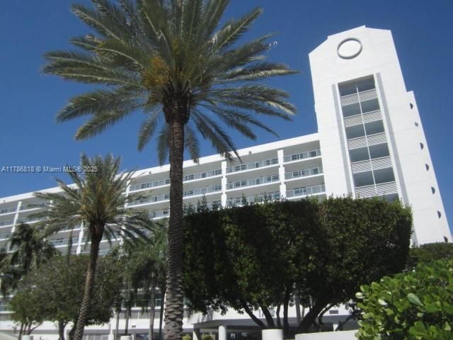 Recently Rented: $3,500 (2 beds, 2 baths, 1300 Square Feet)