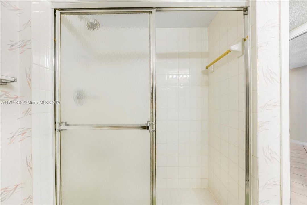 Recently Rented: $3,500 (2 beds, 2 baths, 1300 Square Feet)