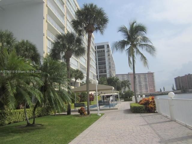 Recently Rented: $3,500 (2 beds, 2 baths, 1300 Square Feet)