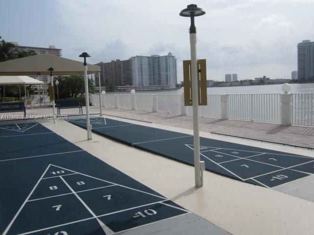 Recently Rented: $3,500 (2 beds, 2 baths, 1300 Square Feet)