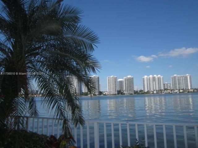 Recently Rented: $3,500 (2 beds, 2 baths, 1300 Square Feet)