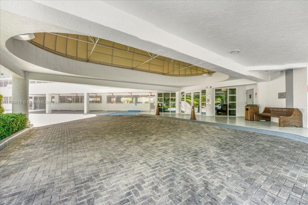 Recently Rented: $3,500 (2 beds, 2 baths, 1300 Square Feet)