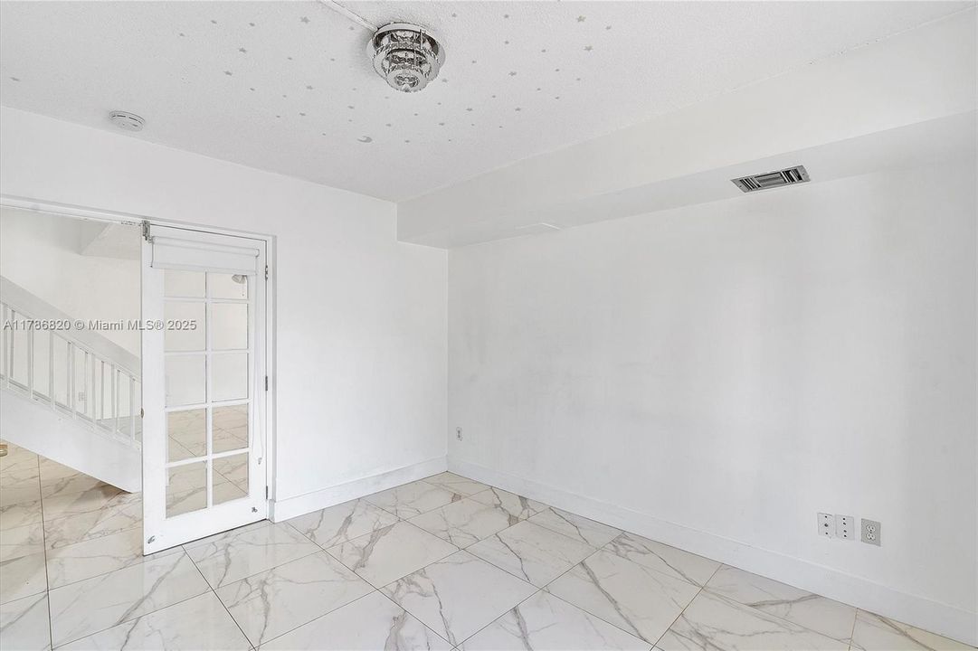 Recently Rented: $3,500 (3 beds, 2 baths, 1156 Square Feet)