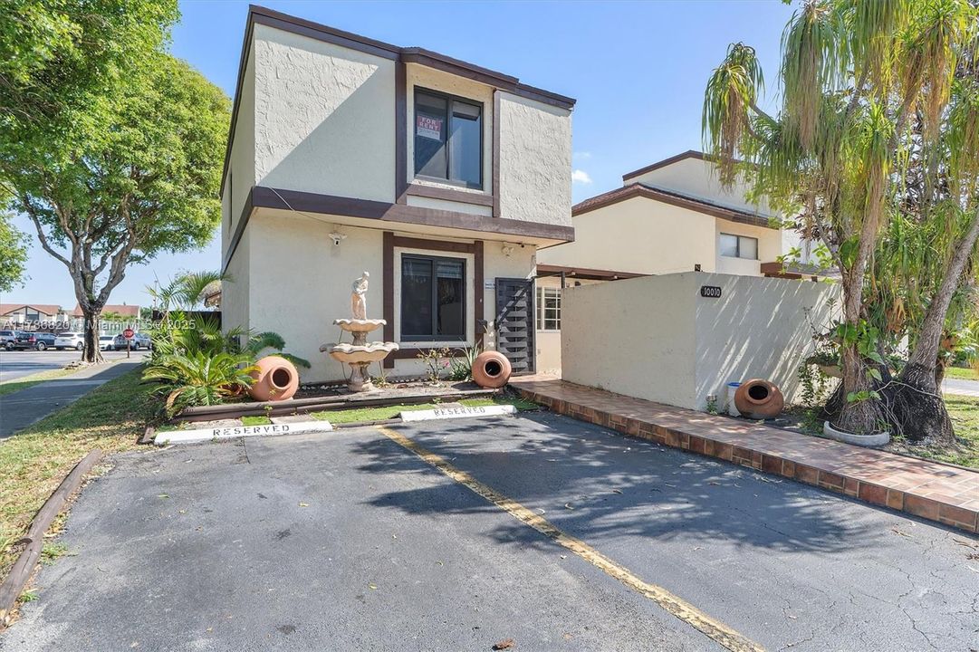 Recently Rented: $3,500 (3 beds, 2 baths, 1156 Square Feet)