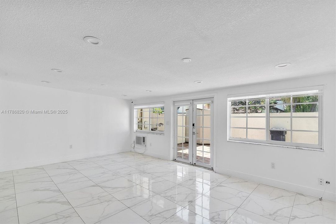 Recently Rented: $3,500 (3 beds, 2 baths, 1156 Square Feet)