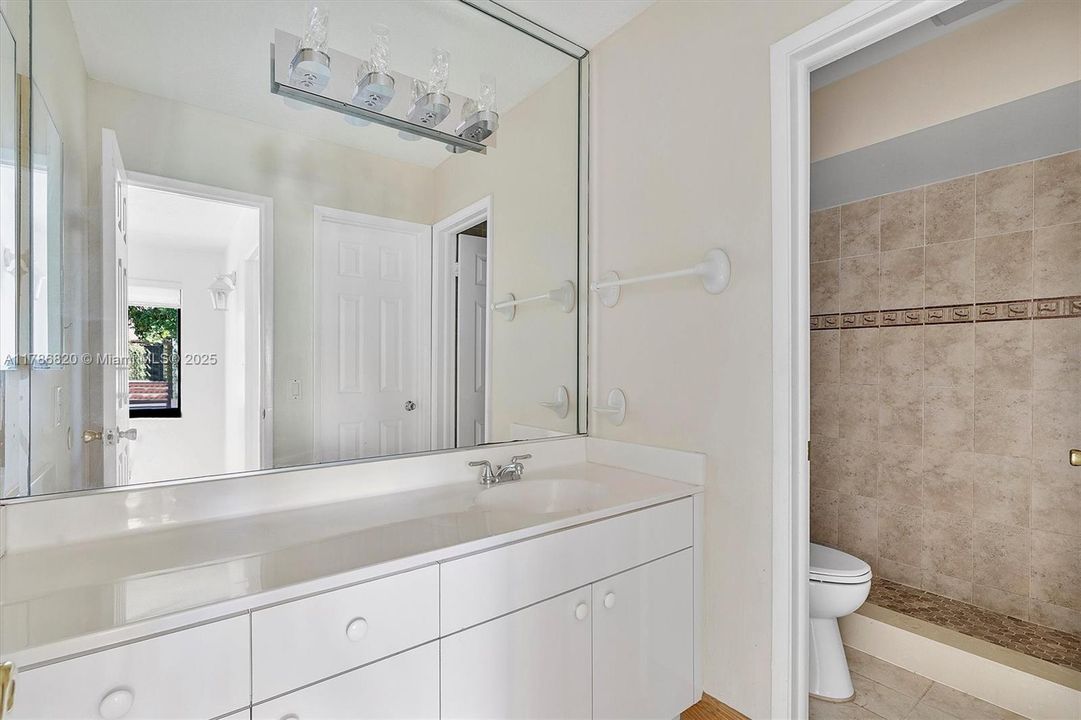 Recently Rented: $3,500 (3 beds, 2 baths, 1156 Square Feet)