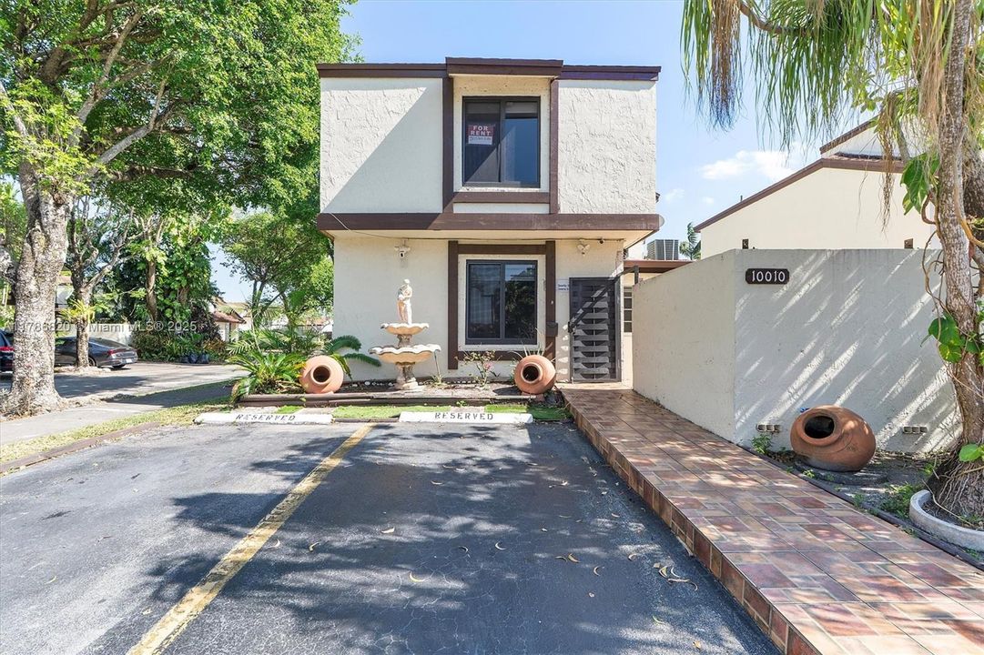 Recently Rented: $3,500 (3 beds, 2 baths, 1156 Square Feet)