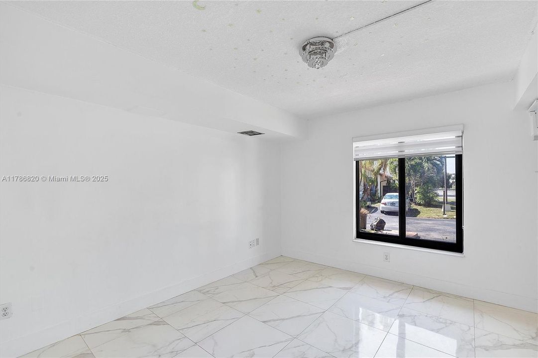 Recently Rented: $3,500 (3 beds, 2 baths, 1156 Square Feet)