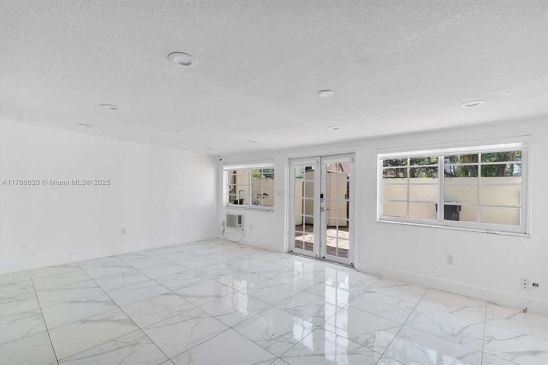 Recently Rented: $3,500 (3 beds, 2 baths, 1156 Square Feet)