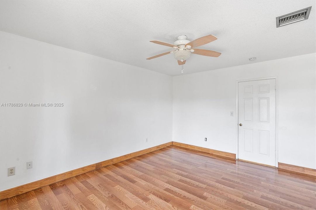 Recently Rented: $3,500 (3 beds, 2 baths, 1156 Square Feet)