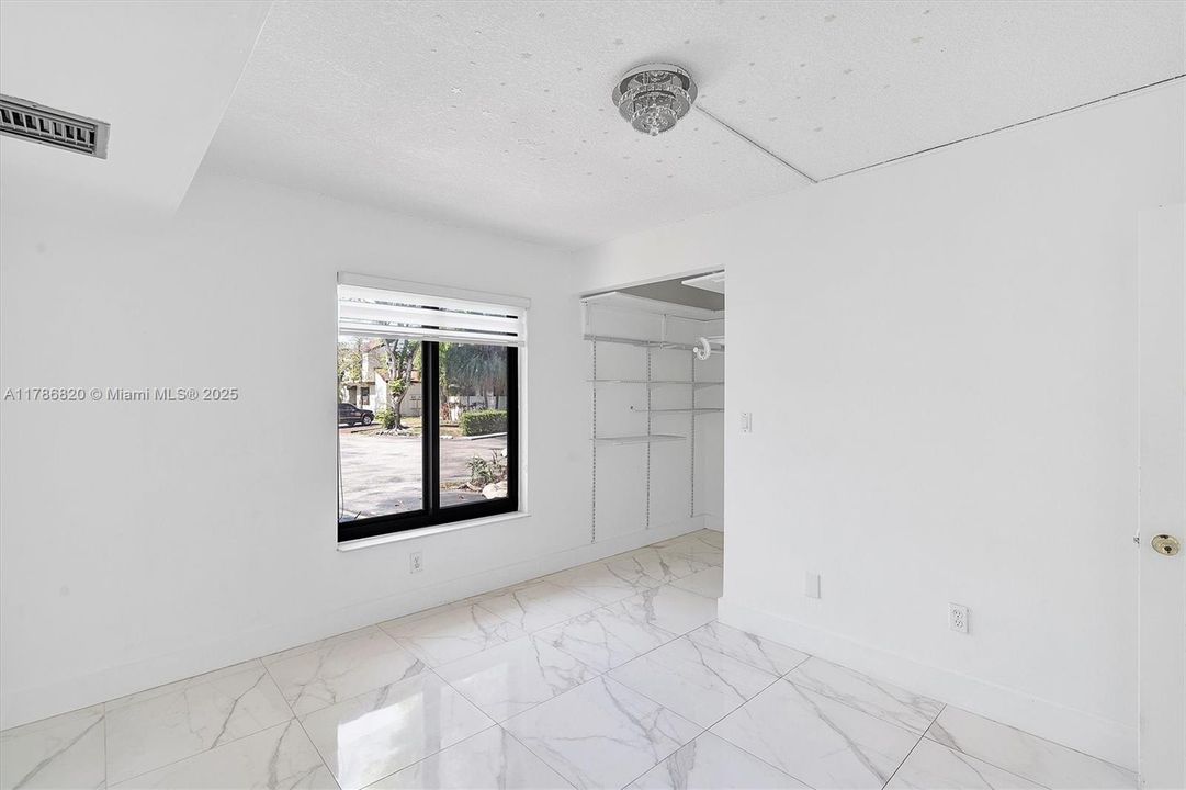 Recently Rented: $3,500 (3 beds, 2 baths, 1156 Square Feet)