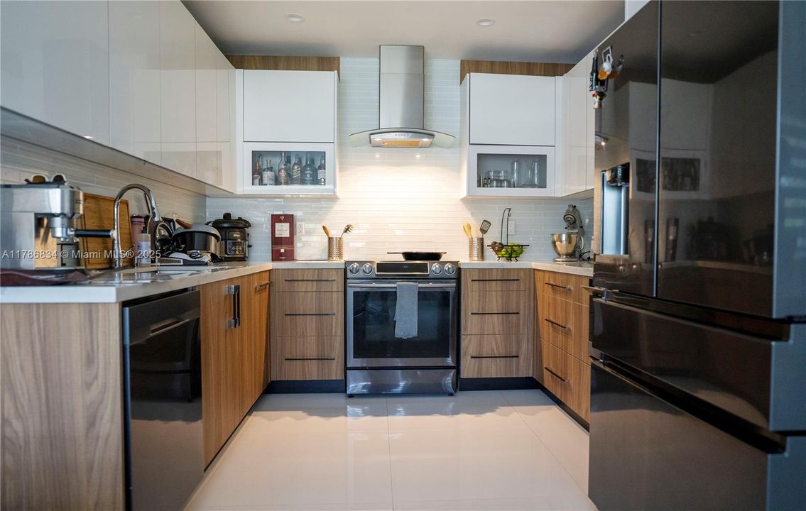 Recently Rented: $8,800 (4 beds, 2 baths, 2136 Square Feet)