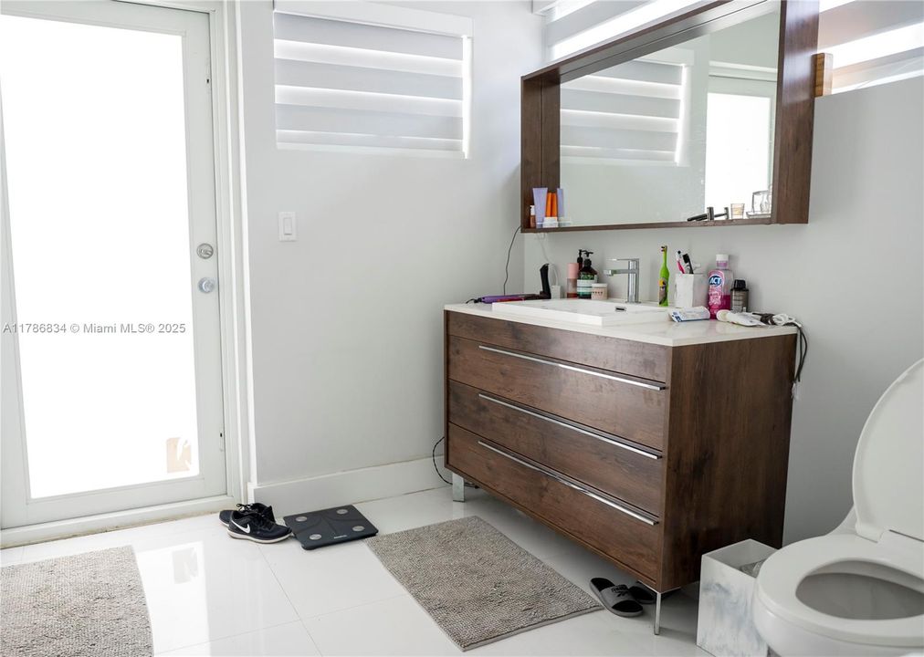 Recently Rented: $8,800 (4 beds, 2 baths, 2136 Square Feet)