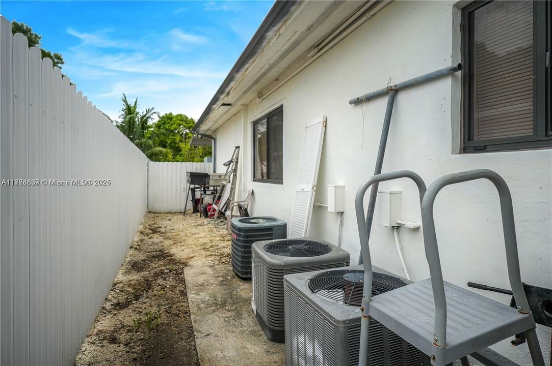 For Sale: $1,024,000 (0 beds, 0 baths, 2490 Square Feet)