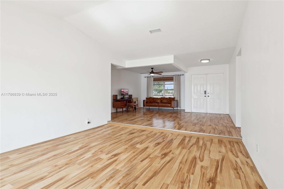 Recently Sold: $550,000 (3 beds, 2 baths, 2002 Square Feet)