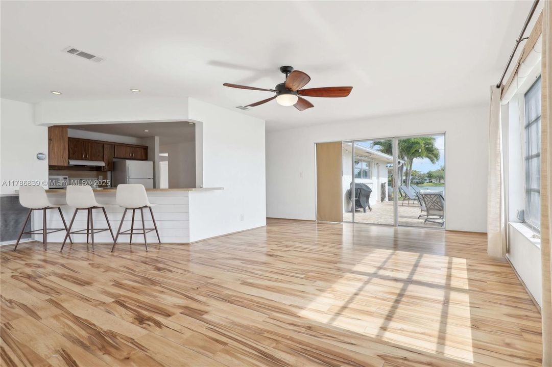 Recently Sold: $550,000 (3 beds, 2 baths, 2002 Square Feet)