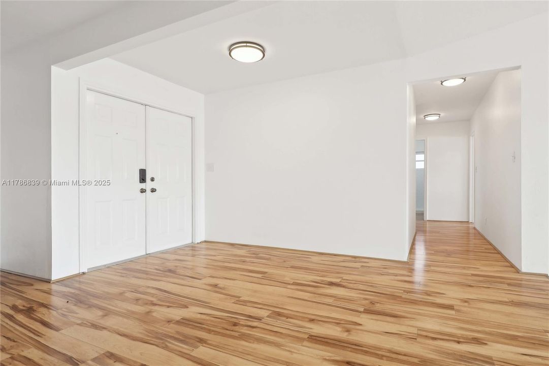 Recently Sold: $550,000 (3 beds, 2 baths, 2002 Square Feet)