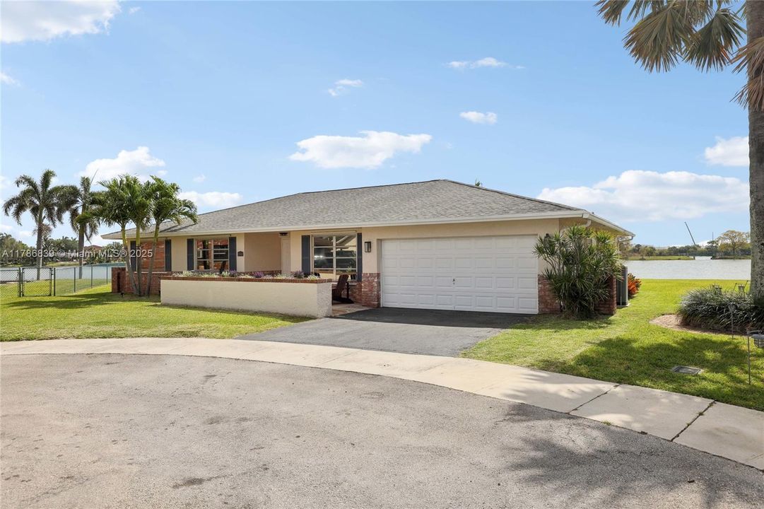 Recently Sold: $550,000 (3 beds, 2 baths, 2002 Square Feet)