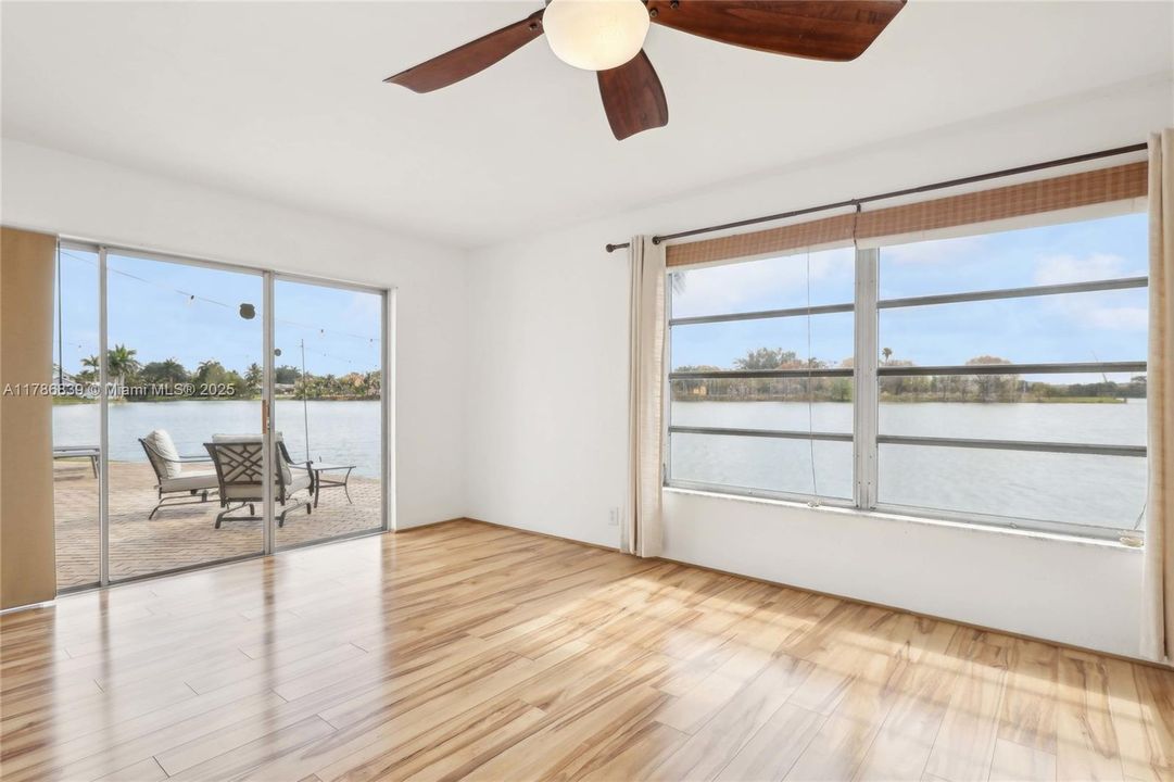 Recently Sold: $550,000 (3 beds, 2 baths, 2002 Square Feet)