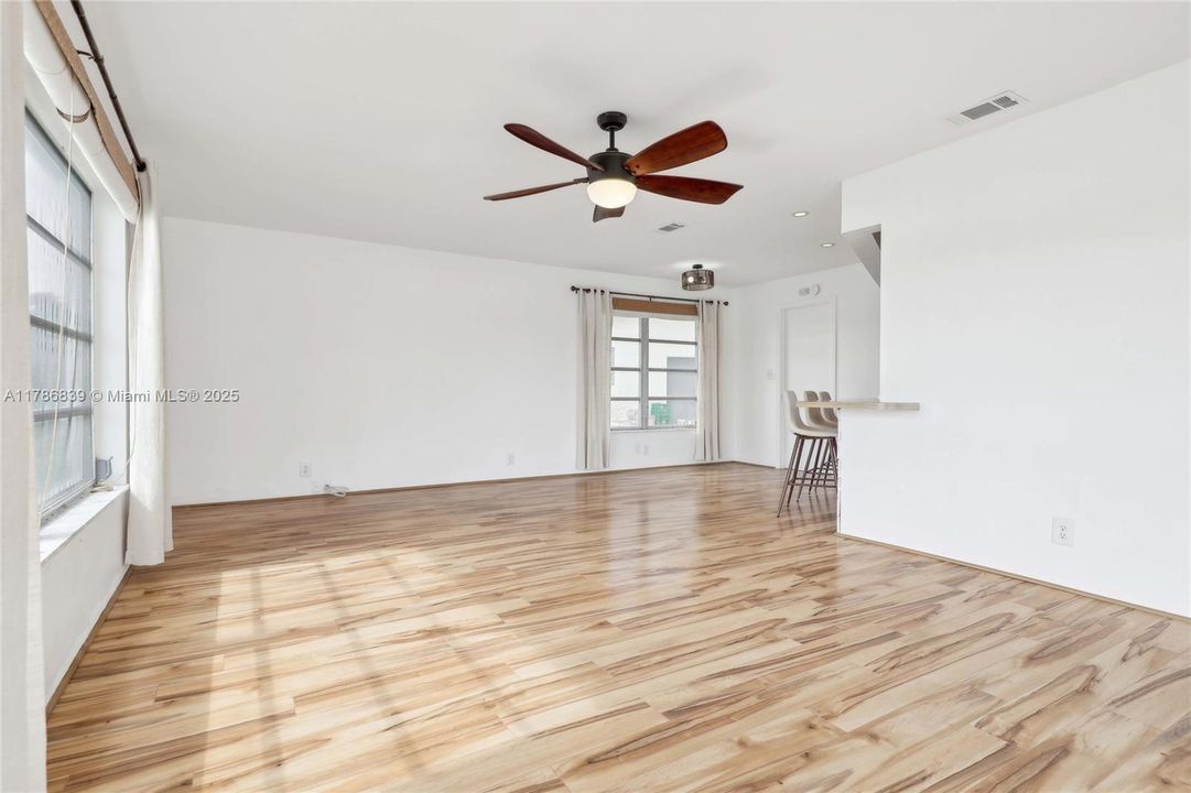 Recently Sold: $550,000 (3 beds, 2 baths, 2002 Square Feet)