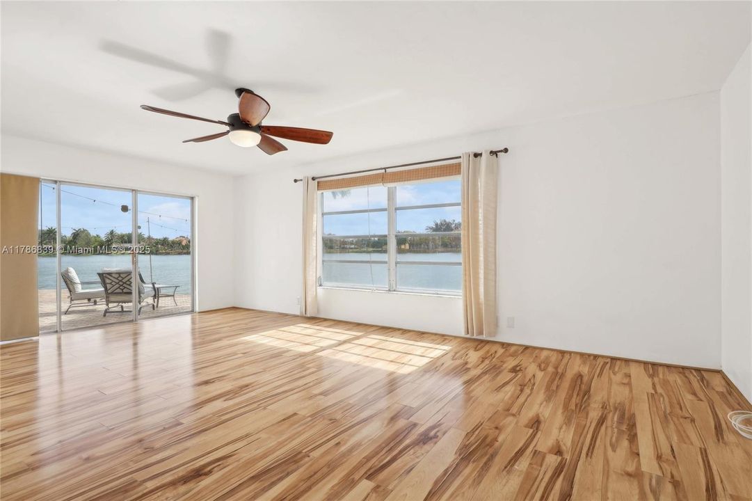 Recently Sold: $550,000 (3 beds, 2 baths, 2002 Square Feet)