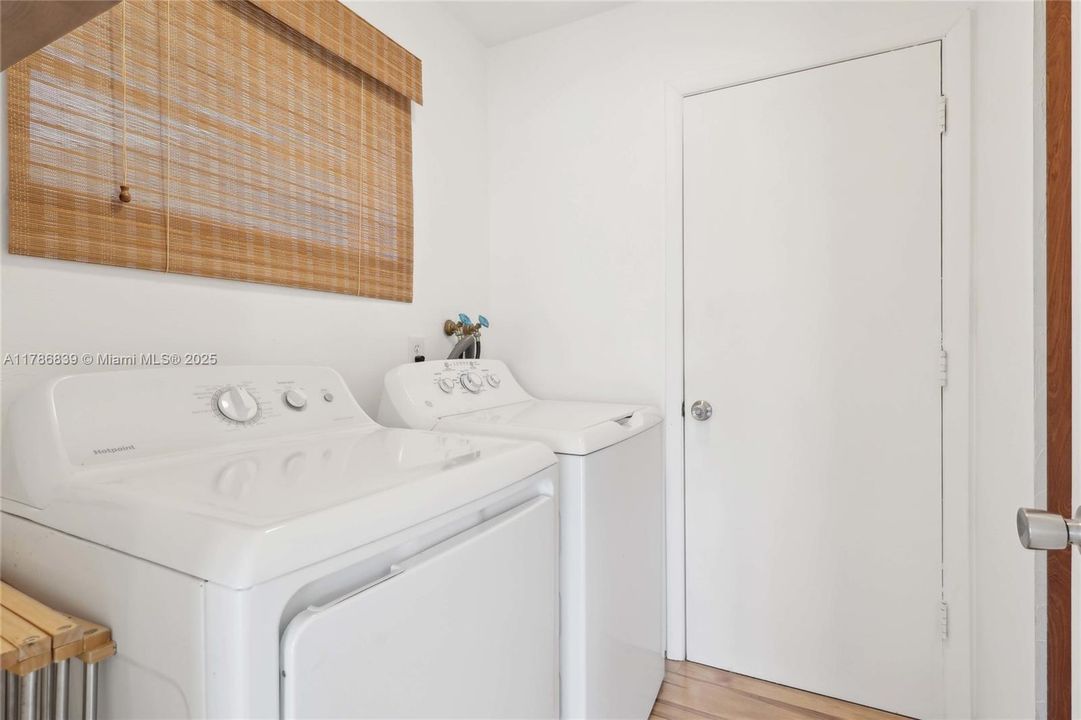 Recently Sold: $550,000 (3 beds, 2 baths, 2002 Square Feet)