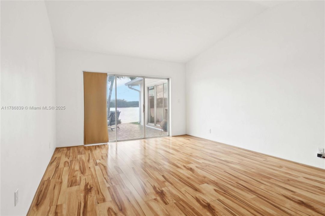 Recently Sold: $550,000 (3 beds, 2 baths, 2002 Square Feet)