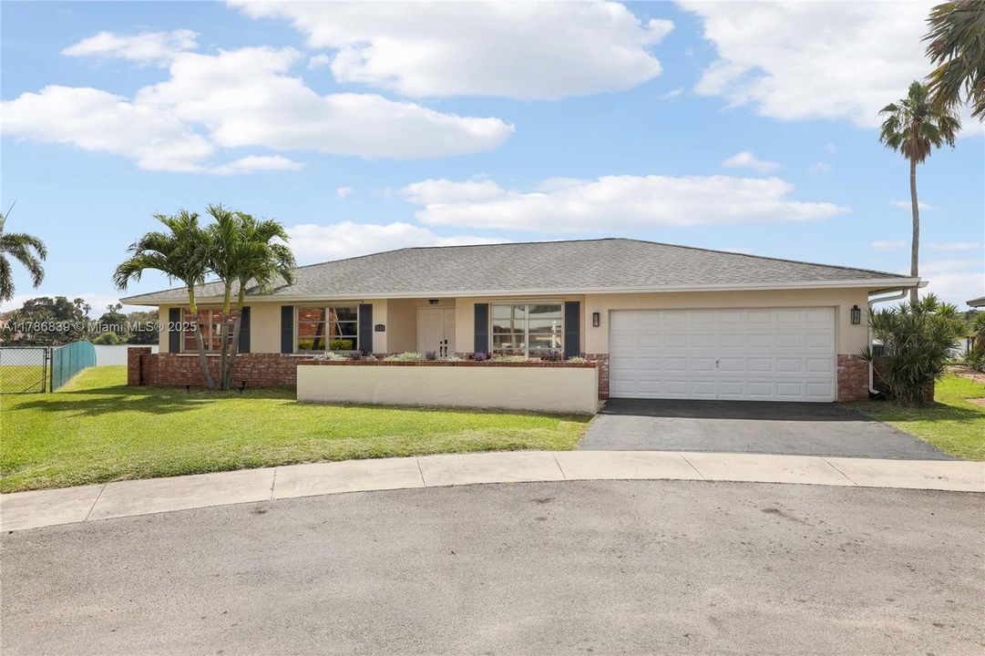 Recently Sold: $550,000 (3 beds, 2 baths, 2002 Square Feet)