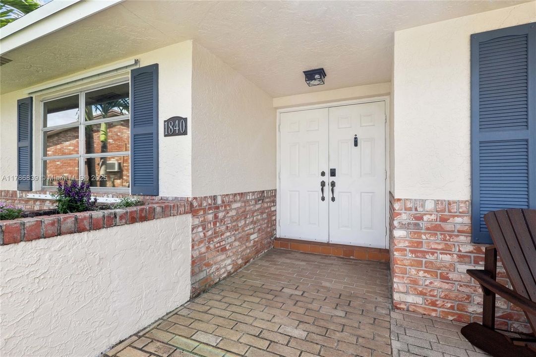 Recently Sold: $550,000 (3 beds, 2 baths, 2002 Square Feet)