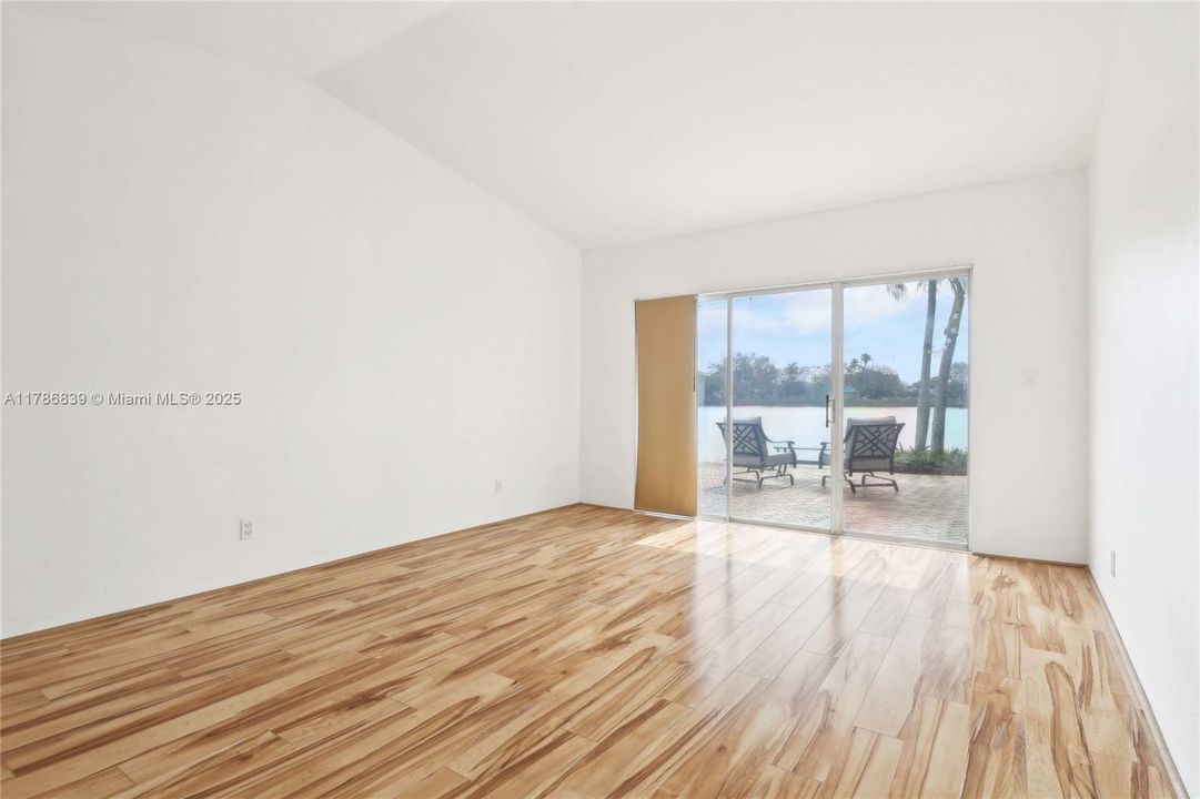 Recently Sold: $550,000 (3 beds, 2 baths, 2002 Square Feet)