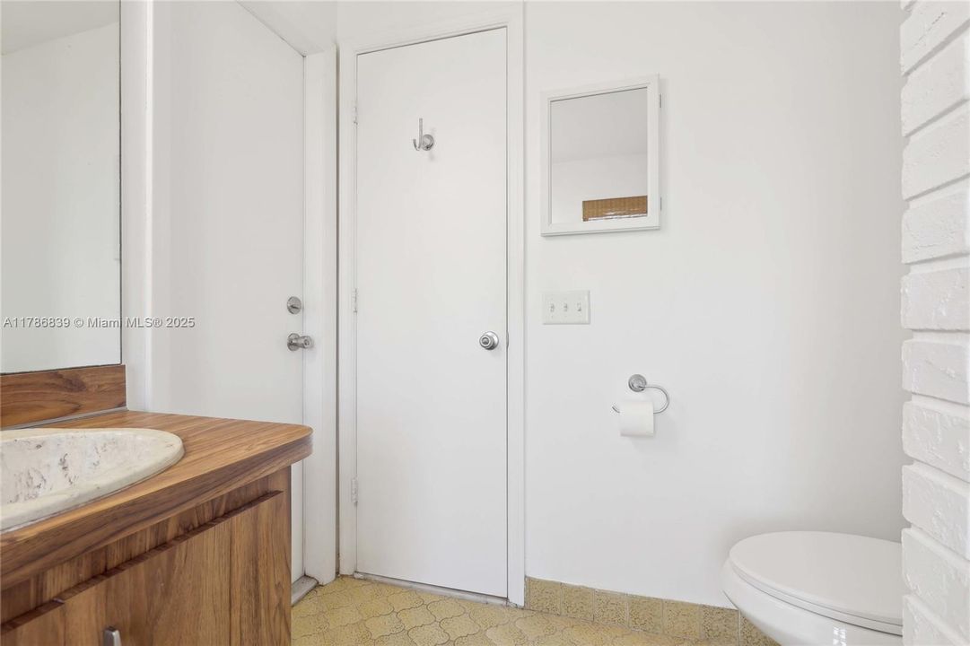 Recently Sold: $550,000 (3 beds, 2 baths, 2002 Square Feet)