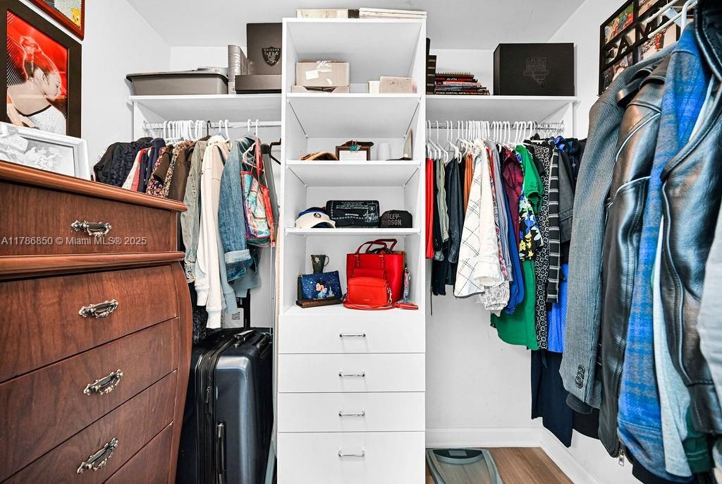 Vendido Recientemente: $840,000 (3 camas, 2 baños, 1595 Pies cuadrados)