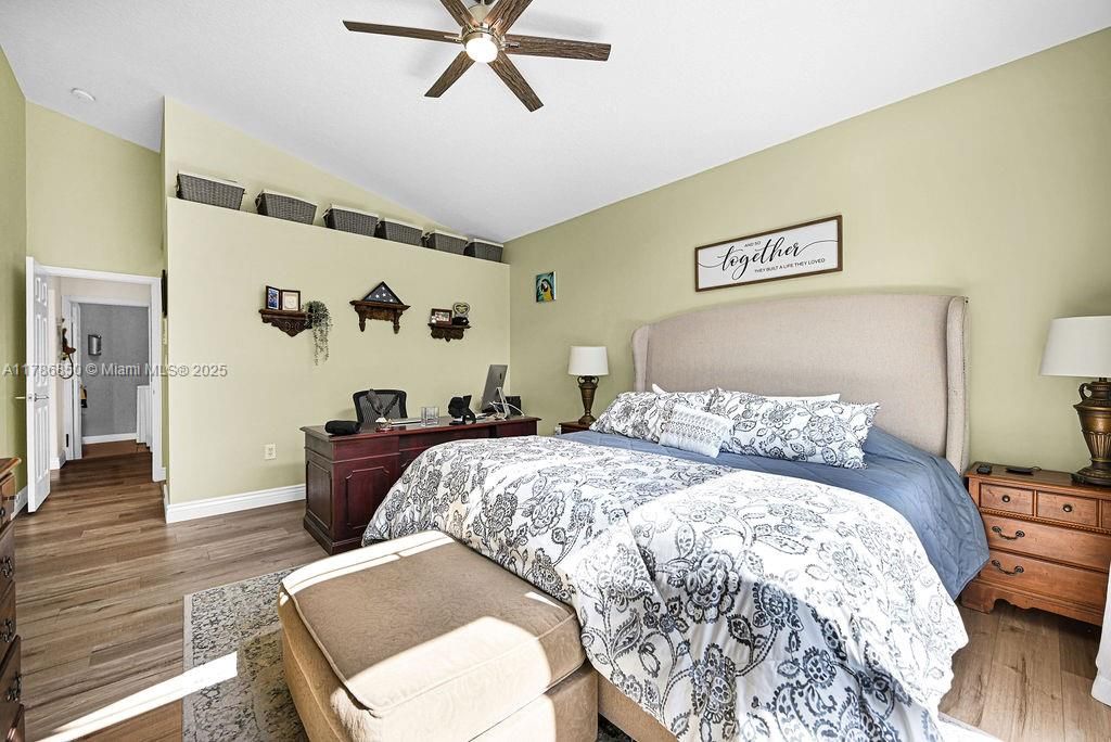 Vendido Recientemente: $840,000 (3 camas, 2 baños, 1595 Pies cuadrados)