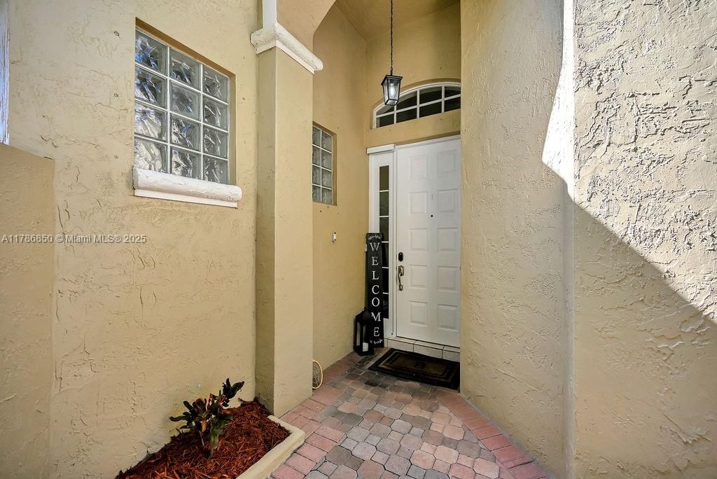 Vendido Recientemente: $840,000 (3 camas, 2 baños, 1595 Pies cuadrados)