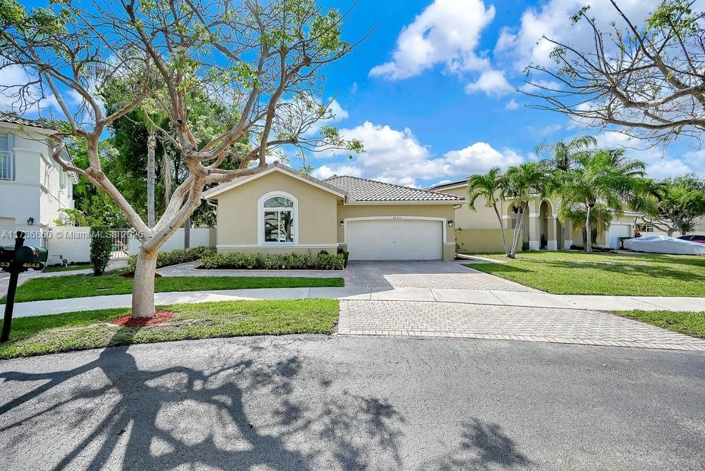 Vendido Recientemente: $840,000 (3 camas, 2 baños, 1595 Pies cuadrados)