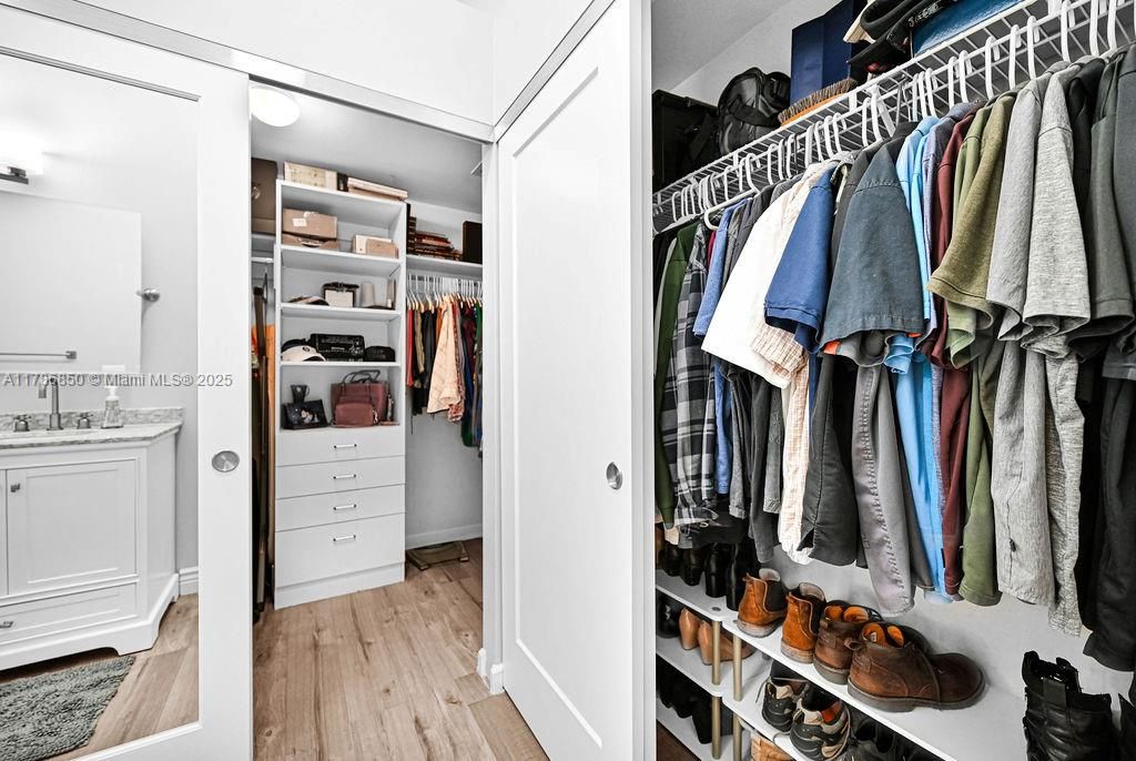 Vendido Recientemente: $840,000 (3 camas, 2 baños, 1595 Pies cuadrados)