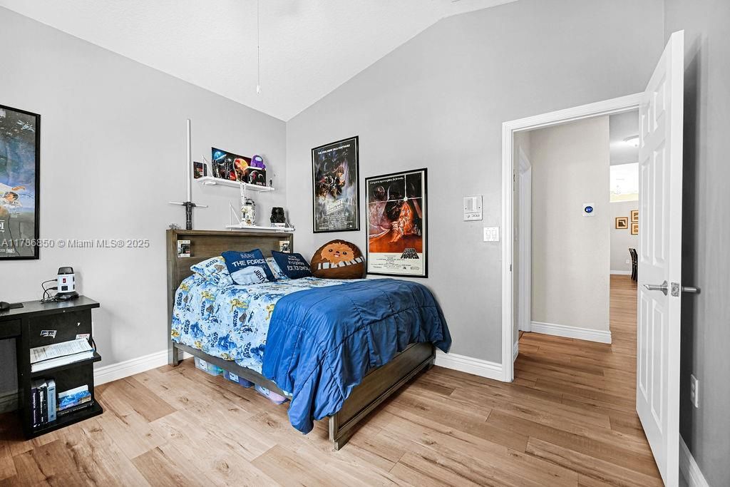 Vendido Recientemente: $840,000 (3 camas, 2 baños, 1595 Pies cuadrados)