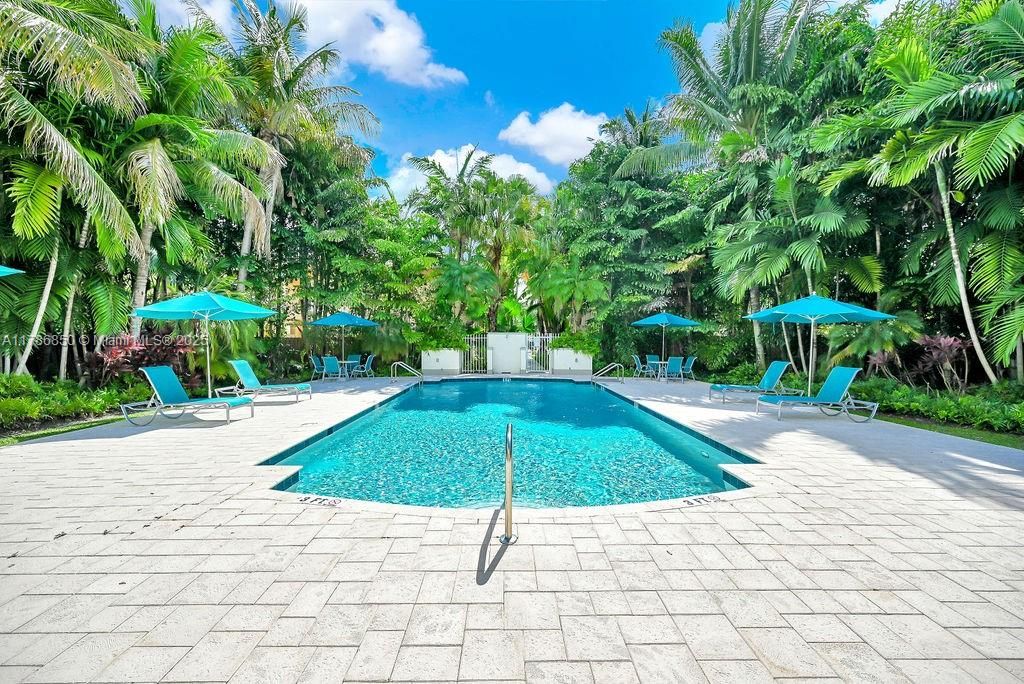 Vendido Recientemente: $840,000 (3 camas, 2 baños, 1595 Pies cuadrados)