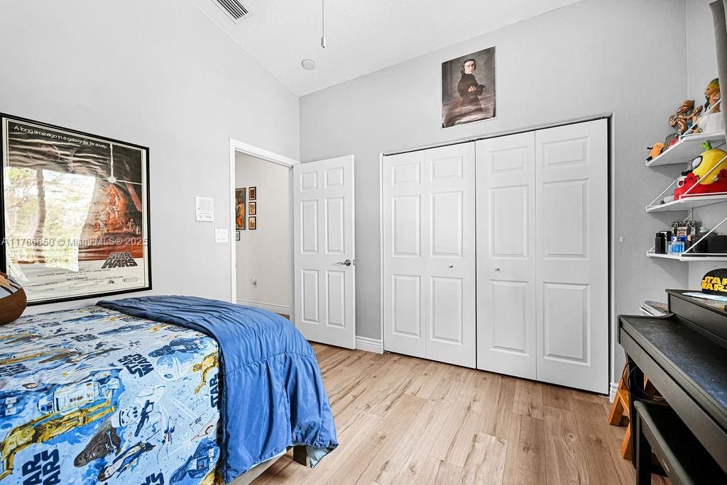 Vendido Recientemente: $840,000 (3 camas, 2 baños, 1595 Pies cuadrados)