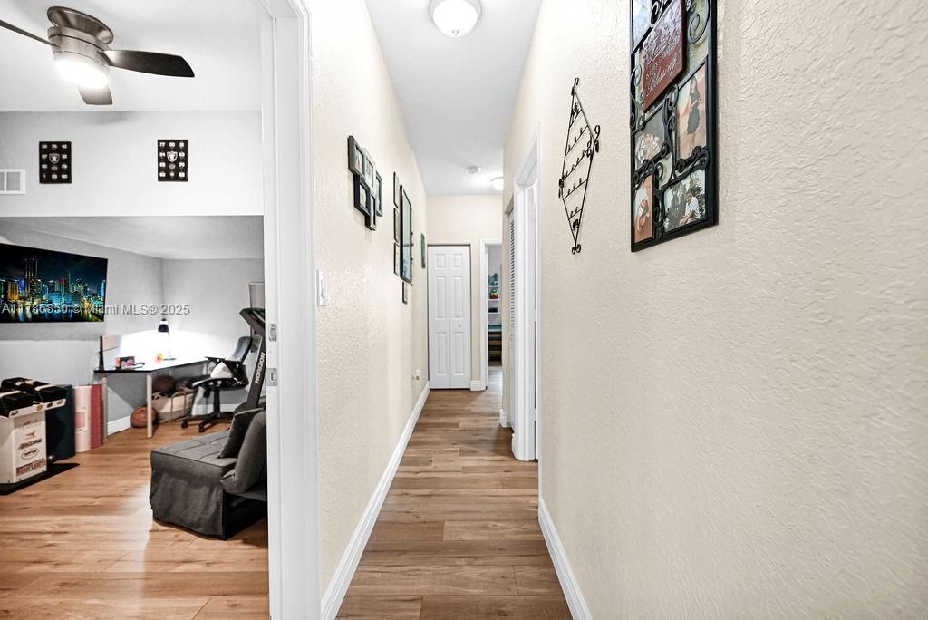 Vendido Recientemente: $840,000 (3 camas, 2 baños, 1595 Pies cuadrados)