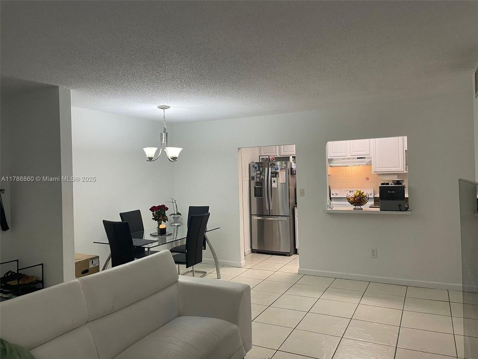 Recientemente alquilado: $2,200 (2 camas, 2 baños, 1060 Pies cuadrados)