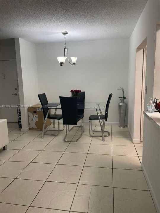 Recientemente alquilado: $2,200 (2 camas, 2 baños, 1060 Pies cuadrados)