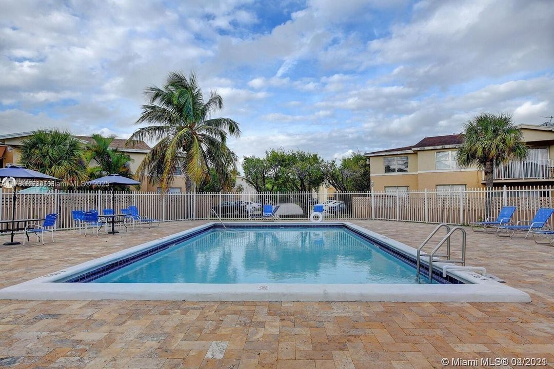 Recientemente alquilado: $2,200 (2 camas, 2 baños, 1060 Pies cuadrados)