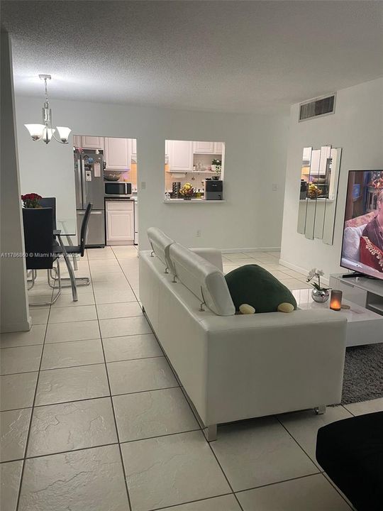 Recientemente alquilado: $2,200 (2 camas, 2 baños, 1060 Pies cuadrados)